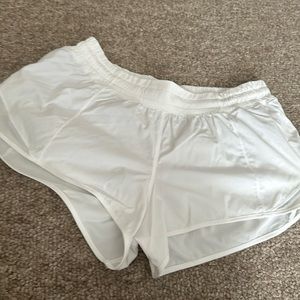 Lululemon hotty hot shorts 2.5 inch white size 10